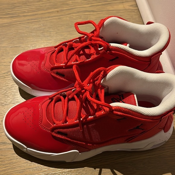 Nike Jordan Max Aura 4 PS Boys Sneaker- red patent- size 4.5, Big kids - Picture 3 of 6